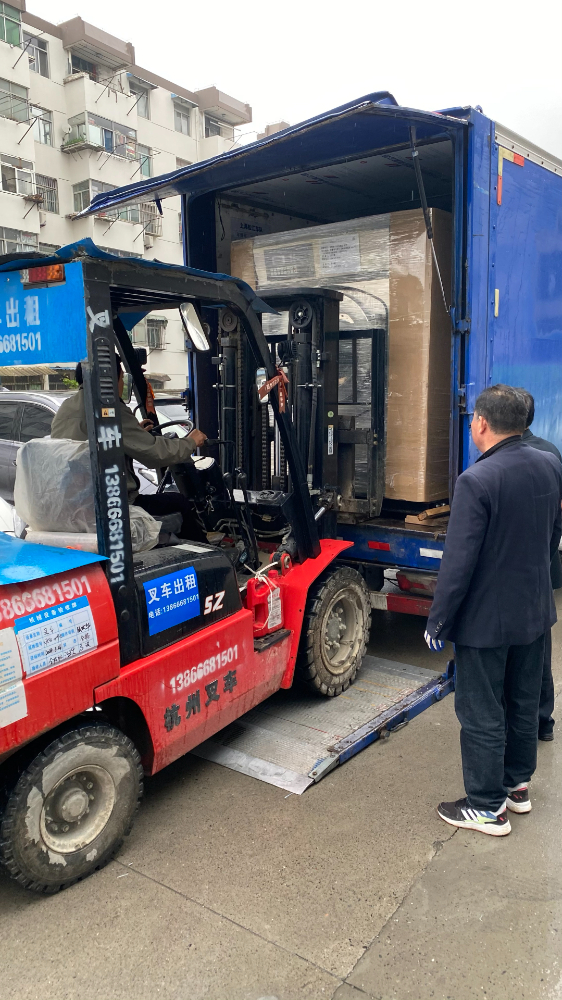 廣州醫(yī)院工業(yè)用洗衣機(jī)：隔離式設(shè)計(jì)+智能變頻，高效節(jié)能洗凈度高售后可靠